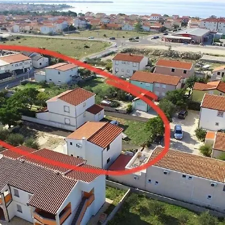 Apartment Tihana - 200 M From Sea Vir