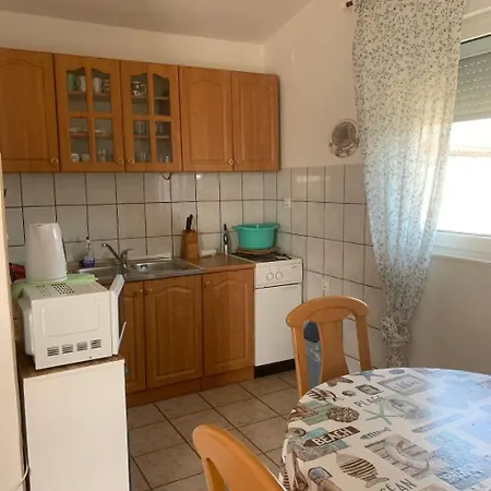 Apartment Tihana - 200 M From Sea *