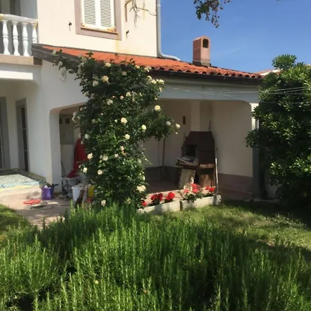 Apartment Tihana - 200 M From Sea Vir