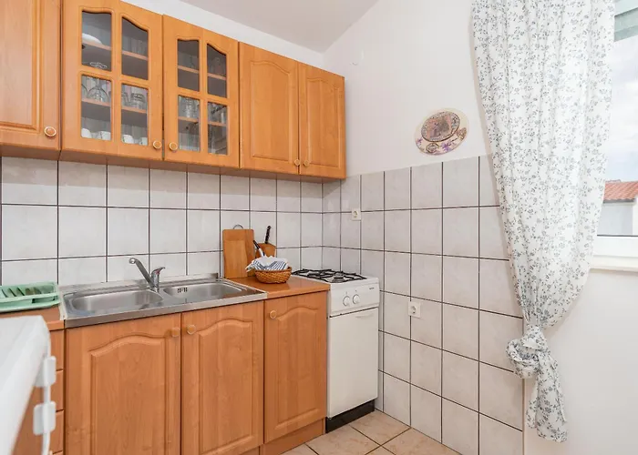 Tihana Apartament *